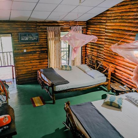 Hilltop Wood Lodge Елла Екстер'єр фото