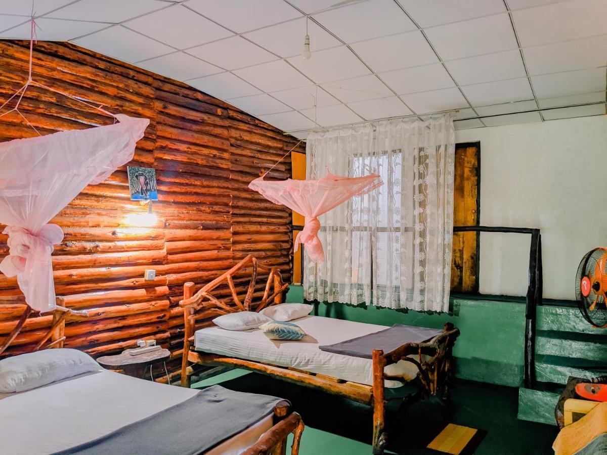 Hilltop Wood Lodge Елла Екстер'єр фото