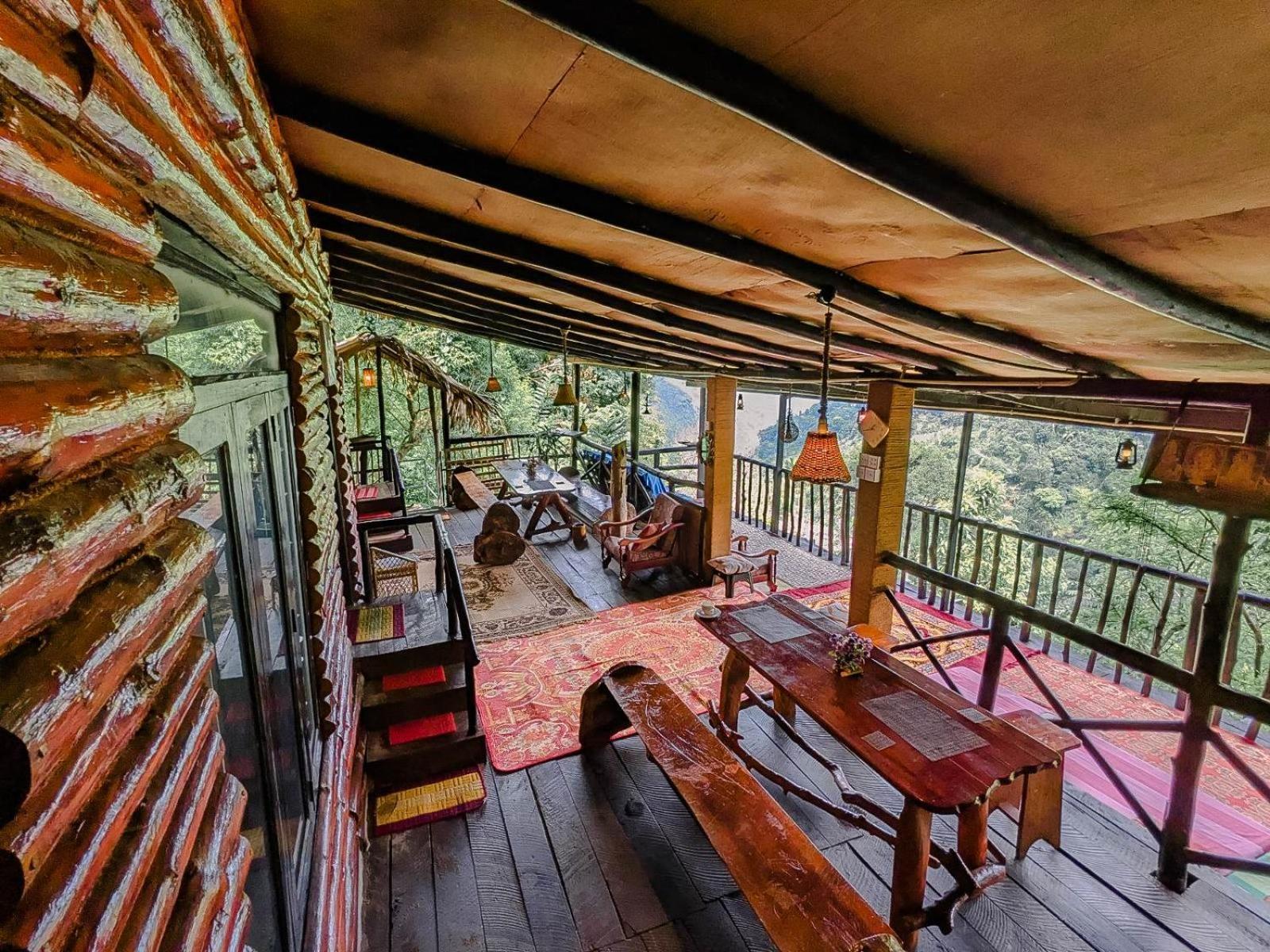 Hilltop Wood Lodge Елла Екстер'єр фото