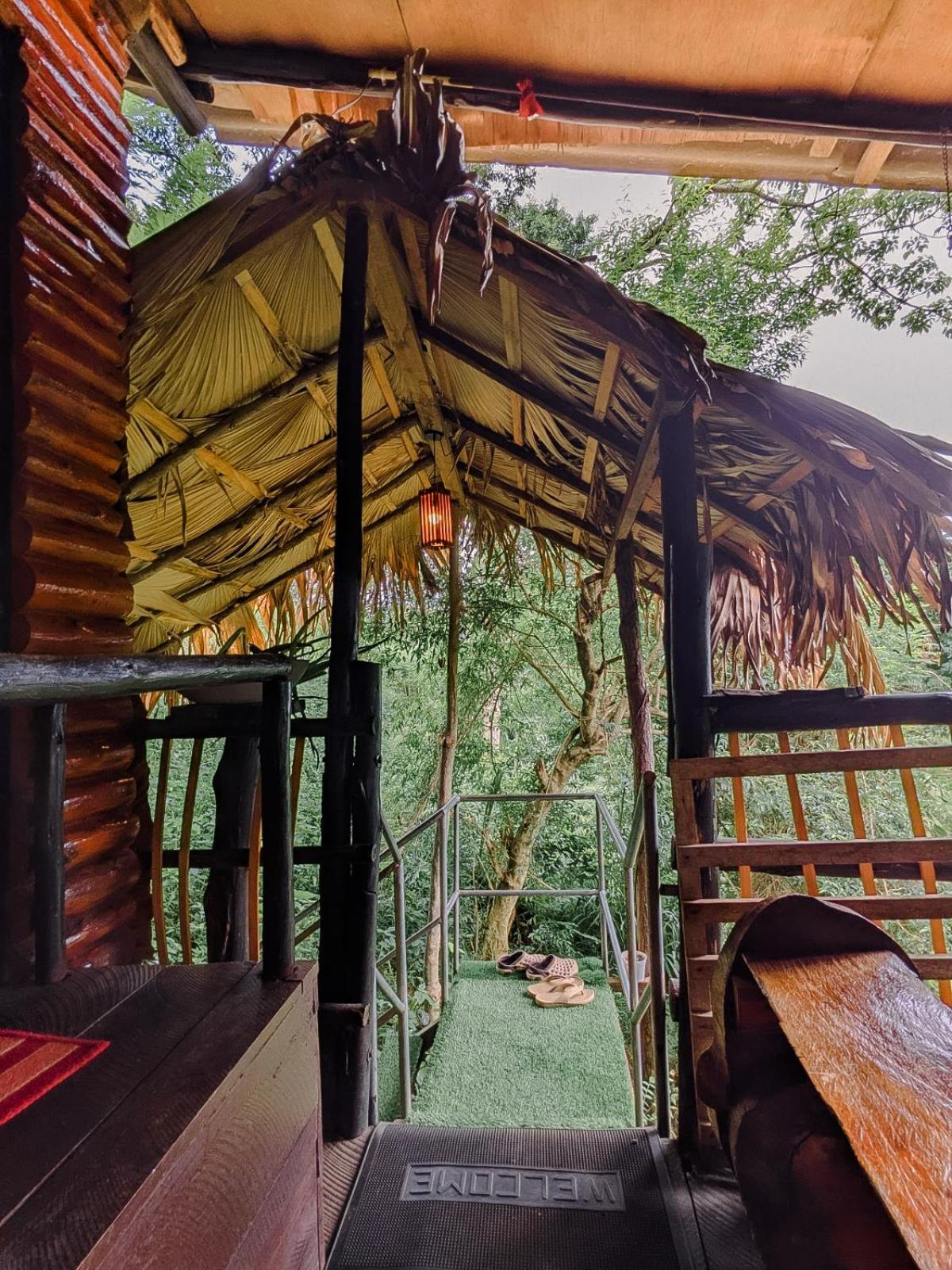 Hilltop Wood Lodge Елла Екстер'єр фото